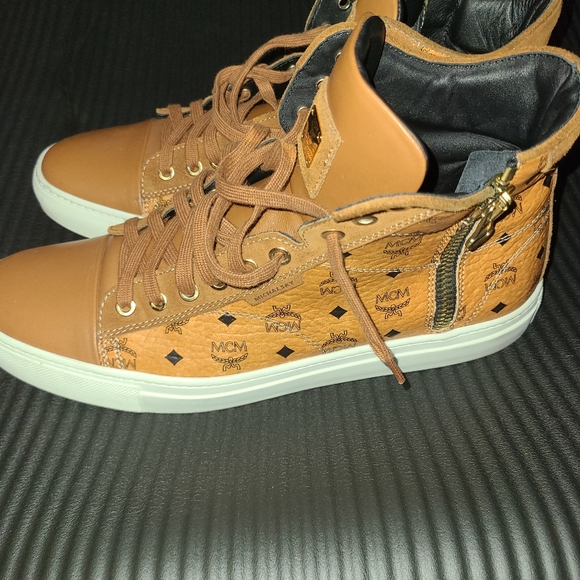 MCM Sneakers - Picture 4 of 5